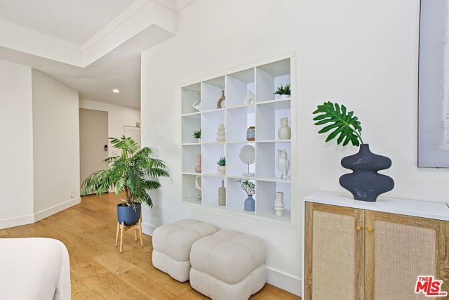 839 Larrabee Street 2, West Hollywood, CA 90069