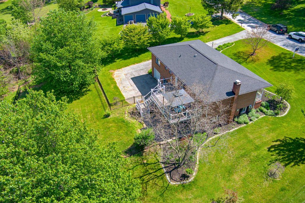 Image 16 of property listing at 308 AVALON LN, Westminster, MD 21158