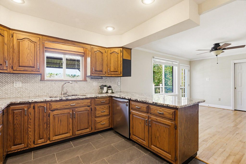 Image 26 of property listing at 308 AVALON LN, Westminster, MD 21158