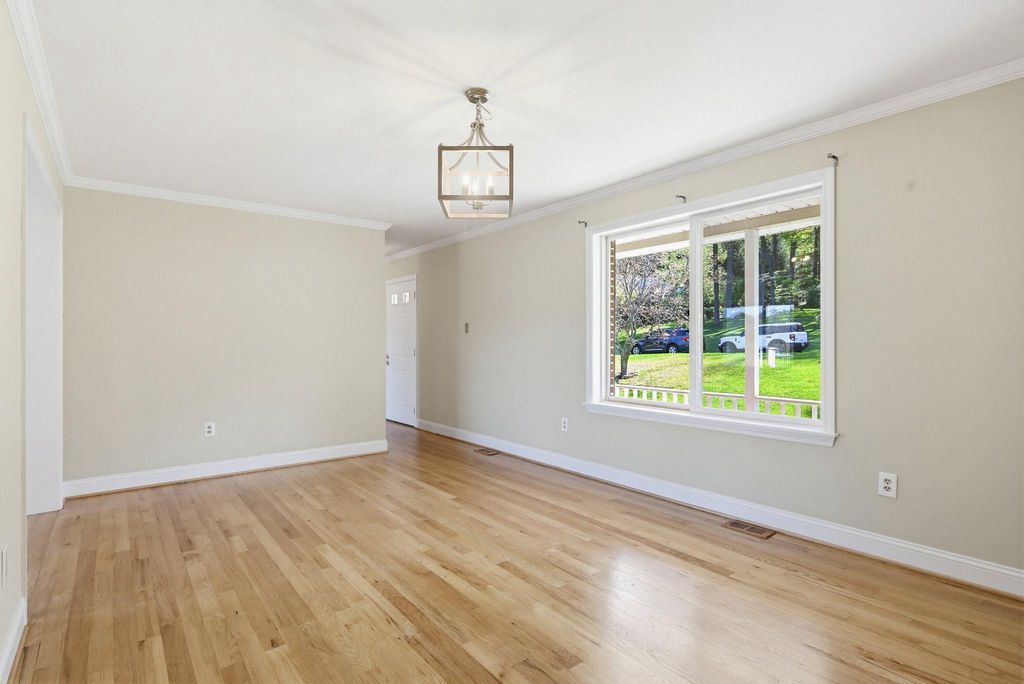 Image 30 of property listing at 308 AVALON LN, Westminster, MD 21158