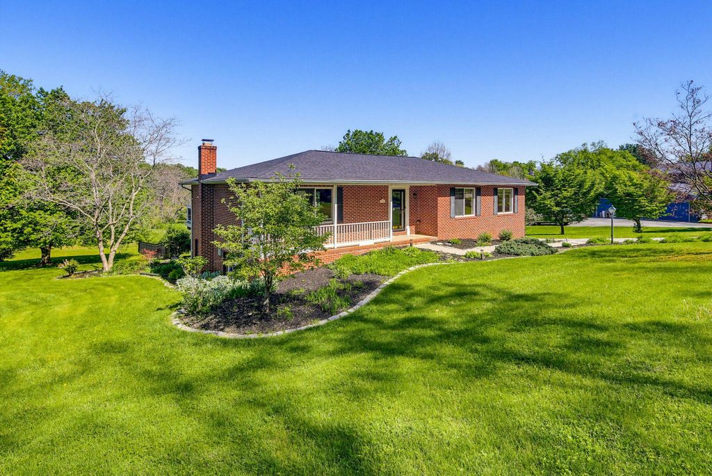 Image 6 of property listing at 308 AVALON LN, Westminster, MD 21158