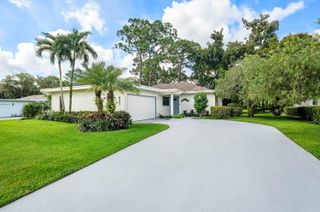 6403 Eastpointe Pines Street, Palm Beach Gardens, FL 33418