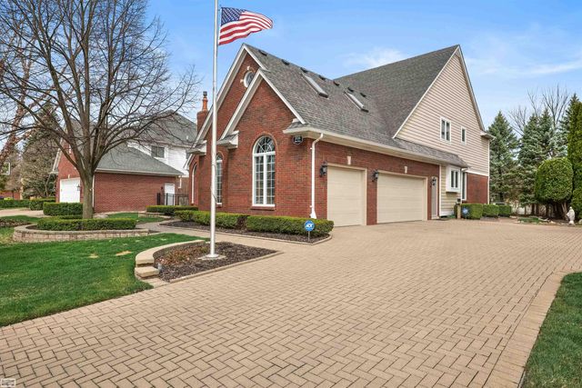 20316 Huron Dr. Drive, Clinton Twp, MI 48038