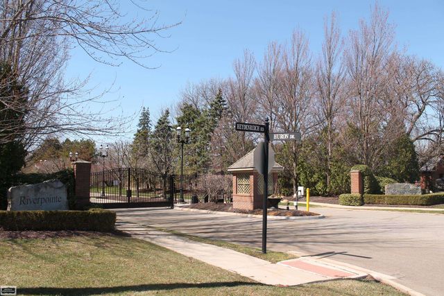 20316 Huron Dr. Drive, Clinton Twp, MI 48038