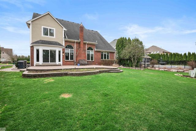 20316 Huron Dr. Drive, Clinton Twp, MI 48038