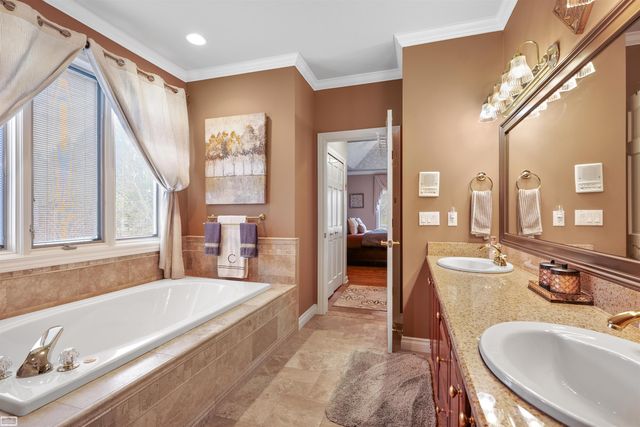 20316 Huron Dr. Drive, Clinton Twp, MI 48038