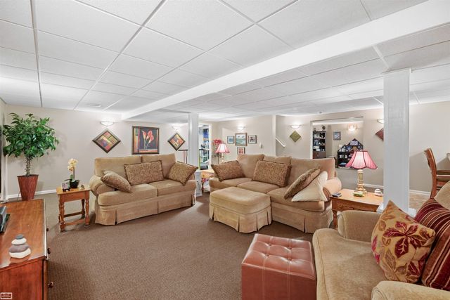 20316 Huron Dr. Drive, Clinton Twp, MI 48038