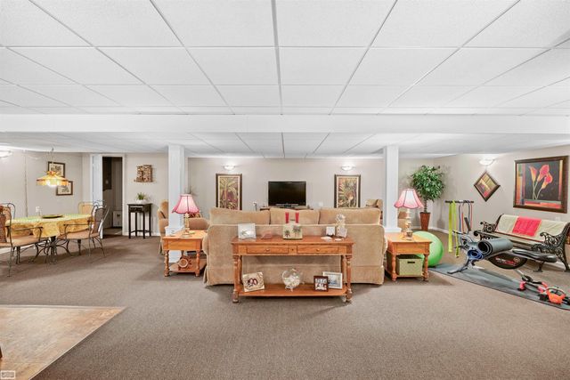 20316 Huron Dr. Drive, Clinton Twp, MI 48038