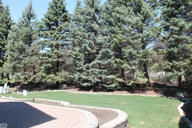 20316 Huron Dr. Drive, Clinton Twp, MI 48038