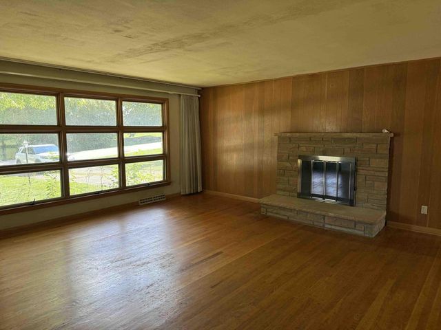 745 HI Ridge AVENUE, Waukesha, WI 53186