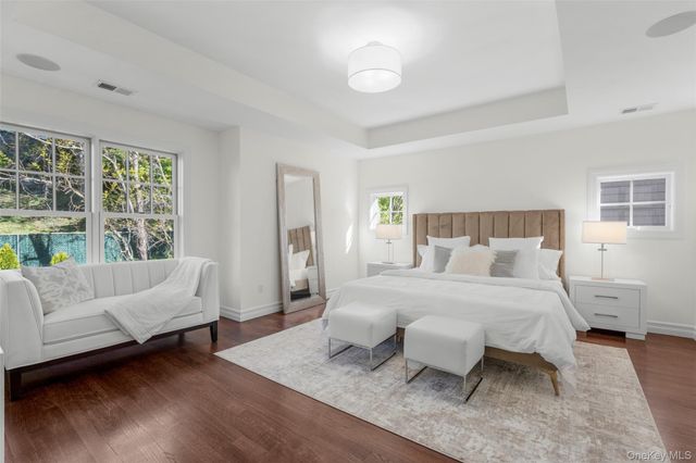 22 Hidden Ridge Court, Scarsdale, NY 10583