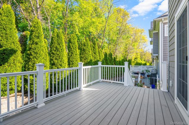 22 Hidden Ridge Court, Scarsdale, NY 10583
