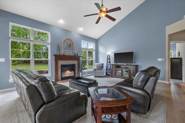 N25W27264 Covington COURT, Pewaukee, WI 53072
