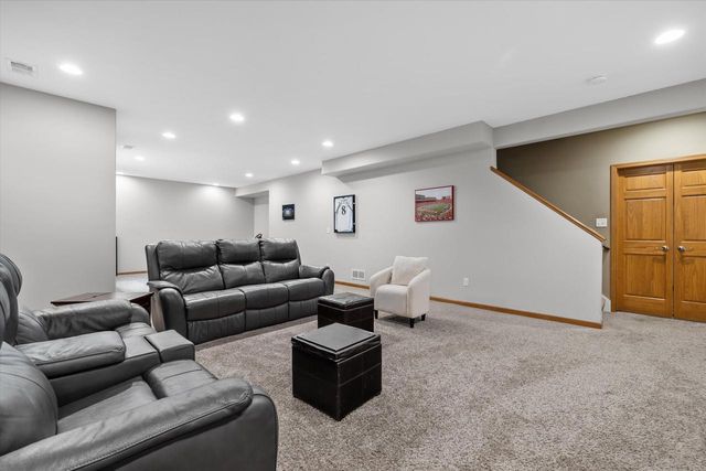 N25W27264 Covington COURT, Pewaukee, WI 53072
