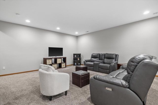 N25W27264 Covington COURT, Pewaukee, WI 53072