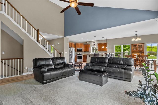 N25W27264 Covington COURT, Pewaukee, WI 53072