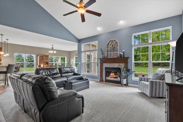 N25W27264 Covington COURT, Pewaukee, WI 53072