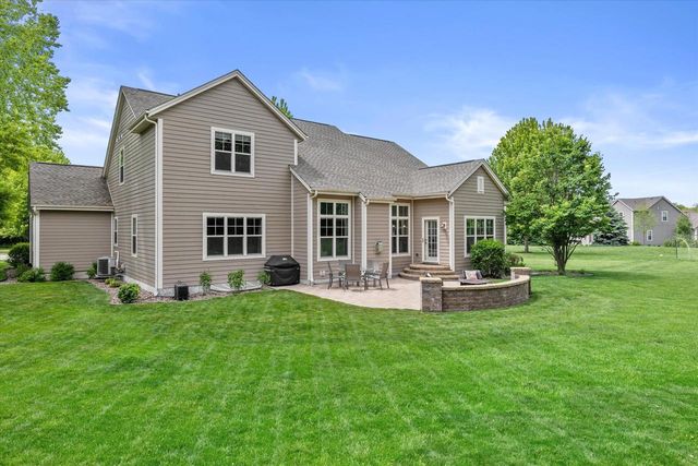 N25W27264 Covington COURT, Pewaukee, WI 53072