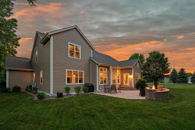 N25W27264 Covington COURT, Pewaukee, WI 53072