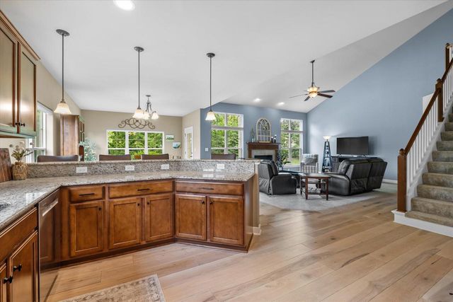 N25W27264 Covington COURT, Pewaukee, WI 53072
