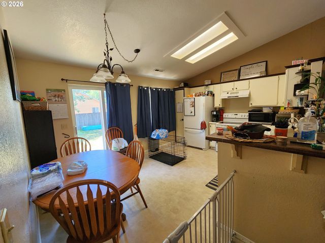 249 S MAGNOLIA St, Cornelius, OR 97113