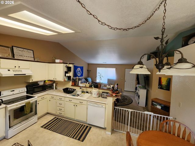 249 S MAGNOLIA St, Cornelius, OR 97113
