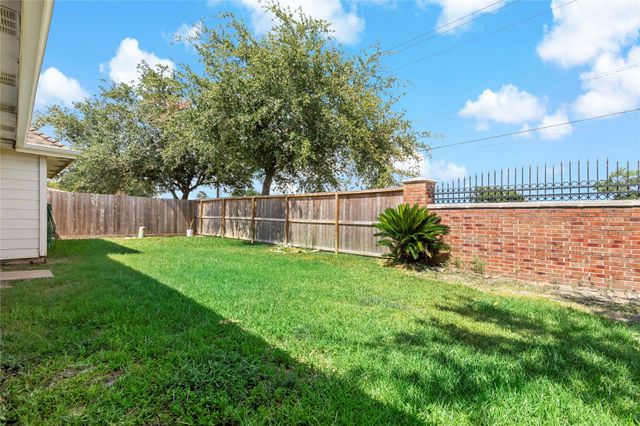 3419 Cypress Village Drive, Pearland, TX 77584