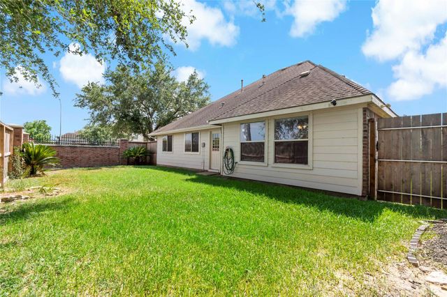 3419 Cypress Village Drive, Pearland, TX 77584
