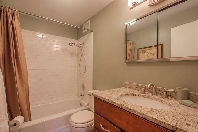 333 W Meyer Boulevard 208, Kansas City, MO 64113