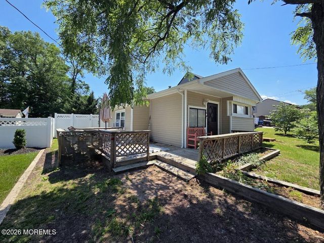 16 Leocadia Court, Hazlet, NJ 07730