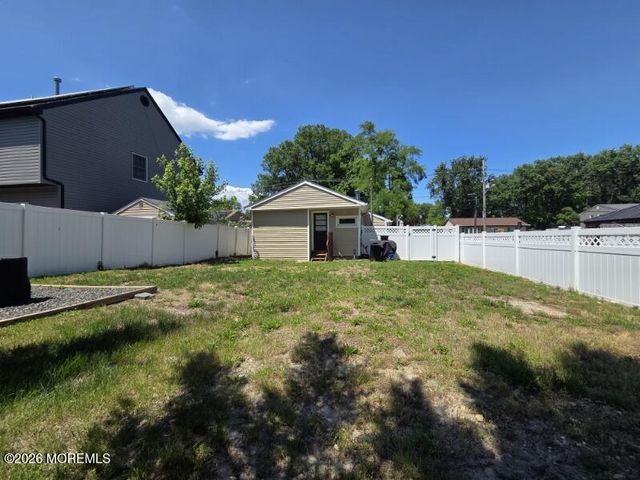 16 Leocadia Court, Hazlet, NJ 07730