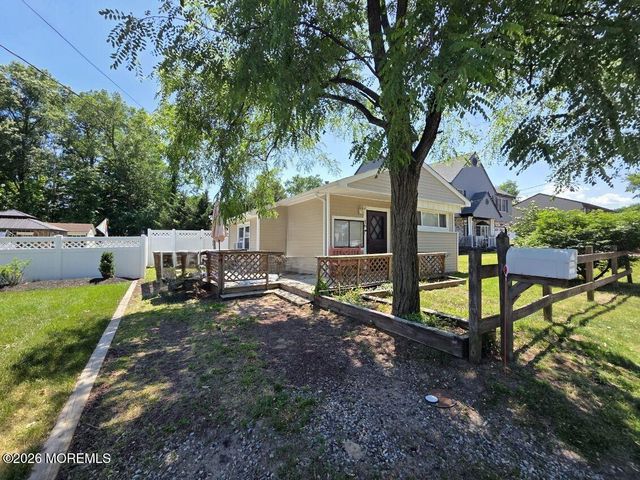 16 Leocadia Court, Hazlet, NJ 07730