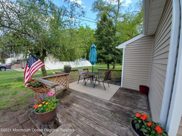16 Leocadia Court, Hazlet, NJ 07730