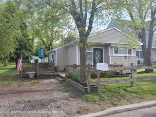 16 Leocadia Court, Hazlet, NJ 07730