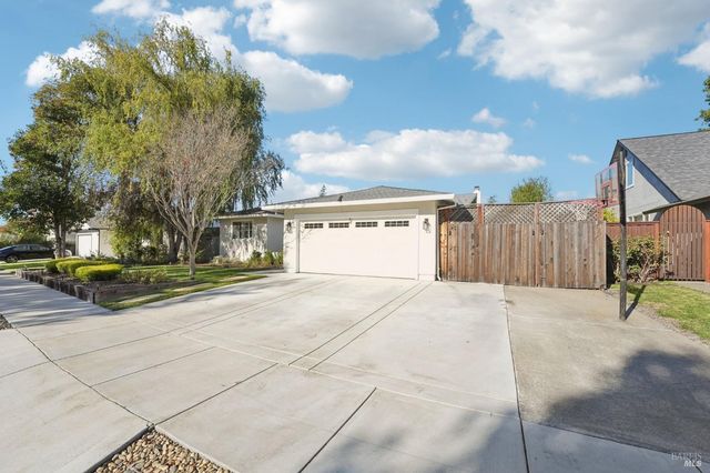 4233 Brookshire Cir, Santa Rosa, CA 95405