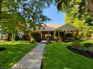72 Foster Rd, Tenafly Boro, NJ 07670