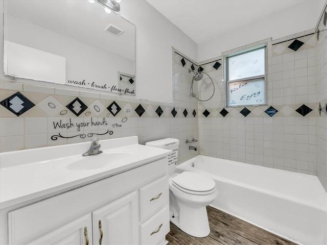 6456 NW 49th Street, Kansas City, MO 64151