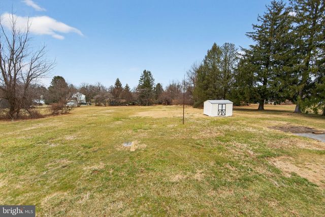 2011 E KINGS HWY, Coatesville, PA 19320