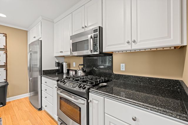 955 W Center Street, Douglas, MI 49406