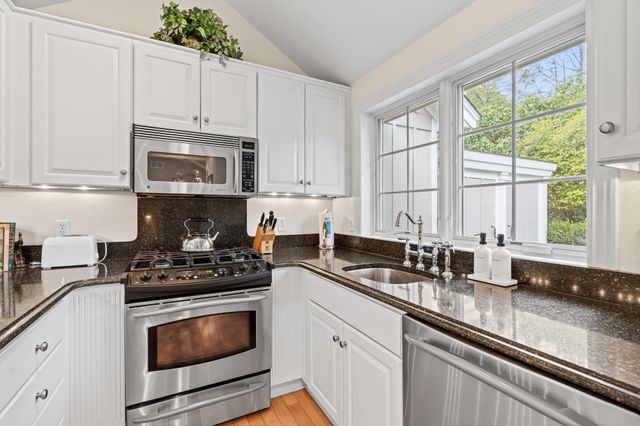 955 W Center Street, Douglas, MI 49406