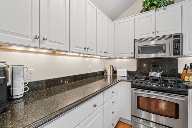 955 W Center Street, Douglas, MI 49406