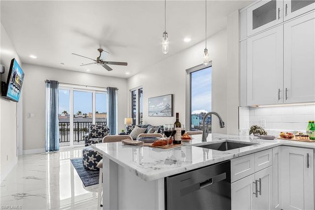 855 Lagoon ST 3, Fort Myers Beach, FL 33931