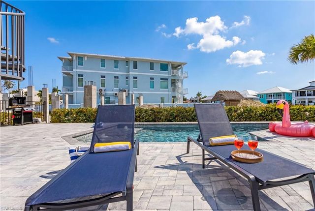 855 Lagoon ST 3, Fort Myers Beach, FL 33931