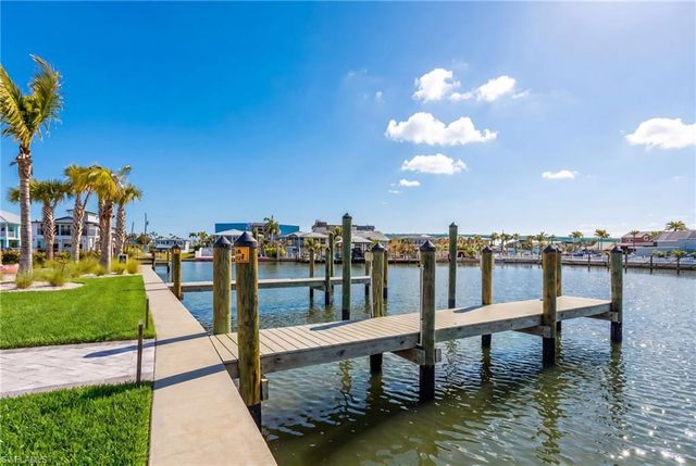 855 Lagoon ST 3, Fort Myers Beach, FL 33931