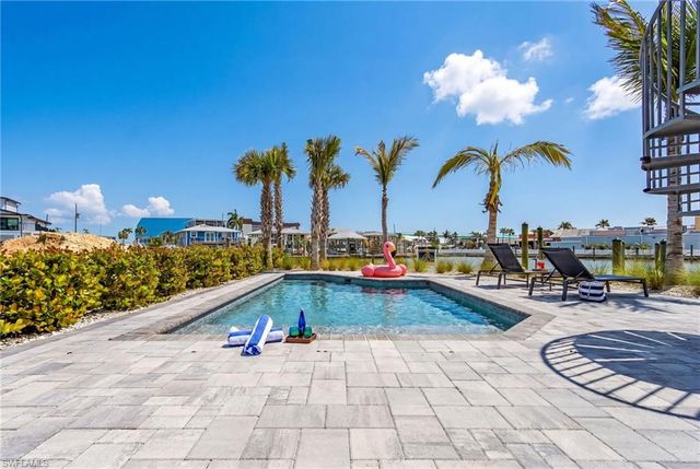 855 Lagoon ST 3, Fort Myers Beach, FL 33931