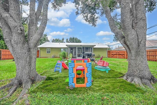 1250 SW Calmar Avenue, Port St Lucie, FL 34953