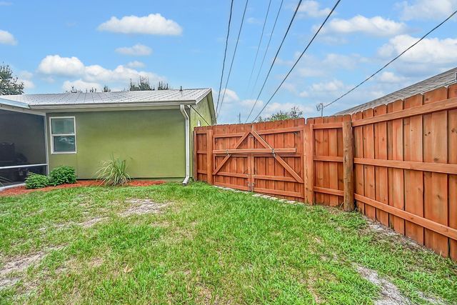 1250 SW Calmar Avenue, Port St Lucie, FL 34953