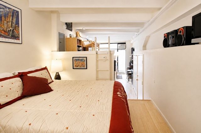12 Stoneholm St 407, Boston, MA 02115