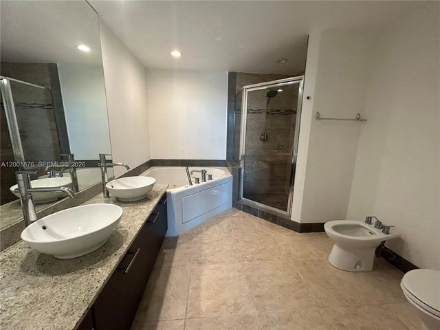 3029 NE 188th St 905, Aventura, FL 33180