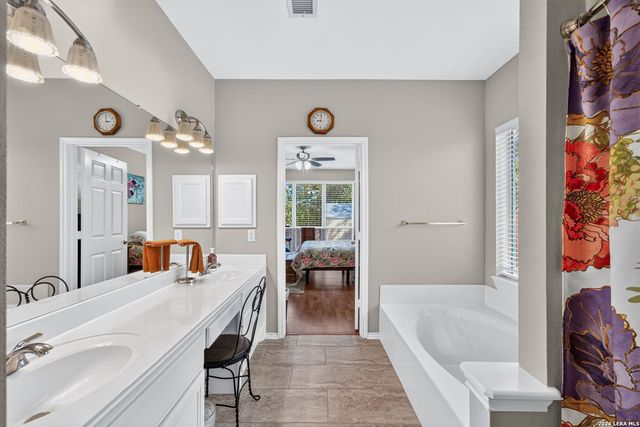 9211 Brae Moss, San Antonio, TX 78249